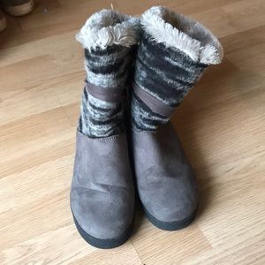 Size 8 grey boots